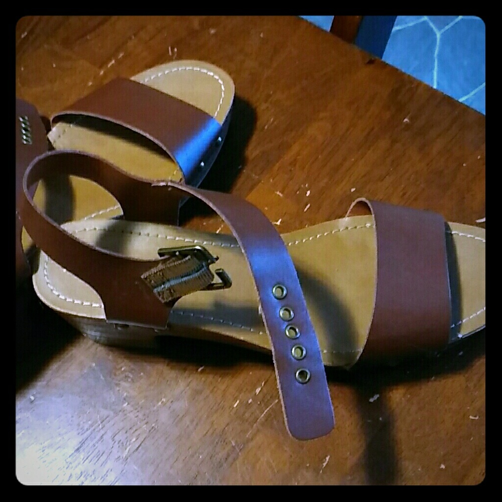 Small heeled sandals